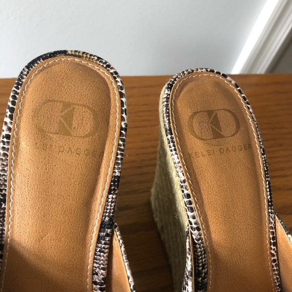 Kelsie Dagger wedge slides - Picture 2 of 6